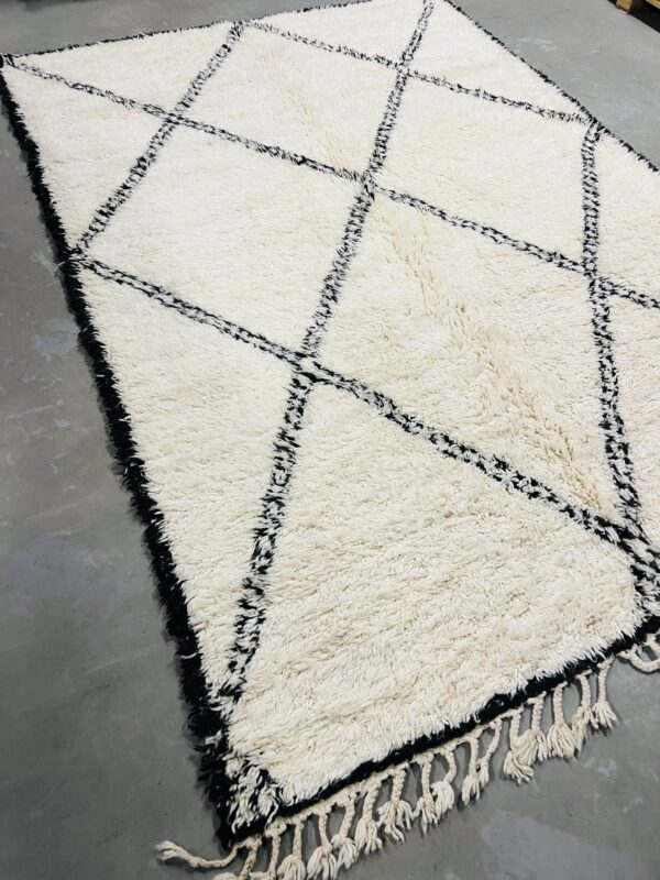 Authentic Beni Ouarain Rug 316 x 220 - Image 3