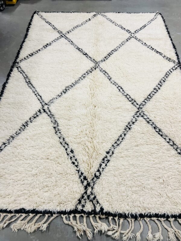 Authentic Beni Ouarain Rug 316 x 220 - Image 4