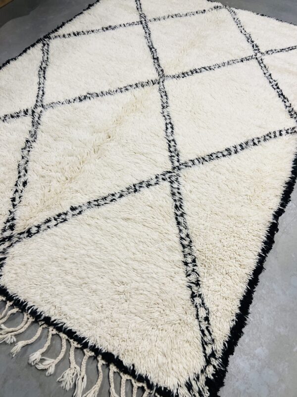 Authentic Beni Ouarain Rug 316 x 220 - Image 5