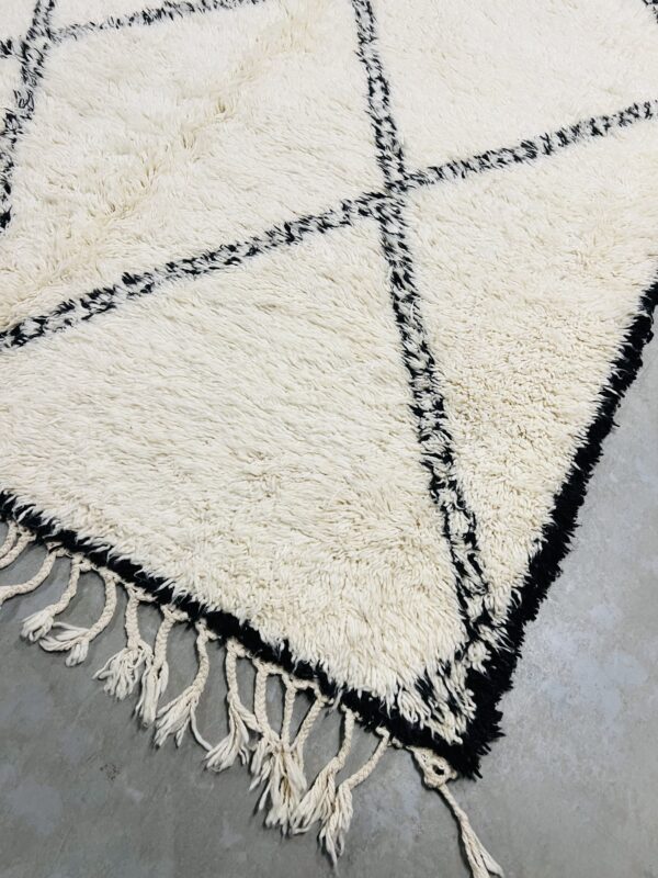 Authentic Beni Ouarain Rug 316 x 220 - Image 6