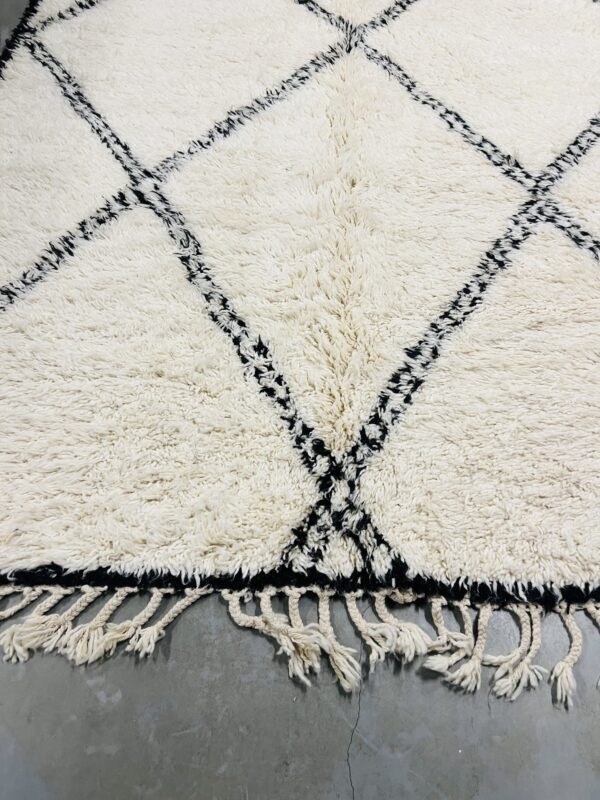 Authentic Beni Ouarain Rug 316 x 220 - Image 7
