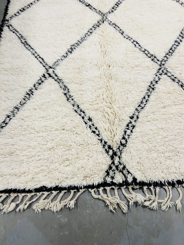 Authentic Beni Ouarain Rug 316 x 220 - Image 2
